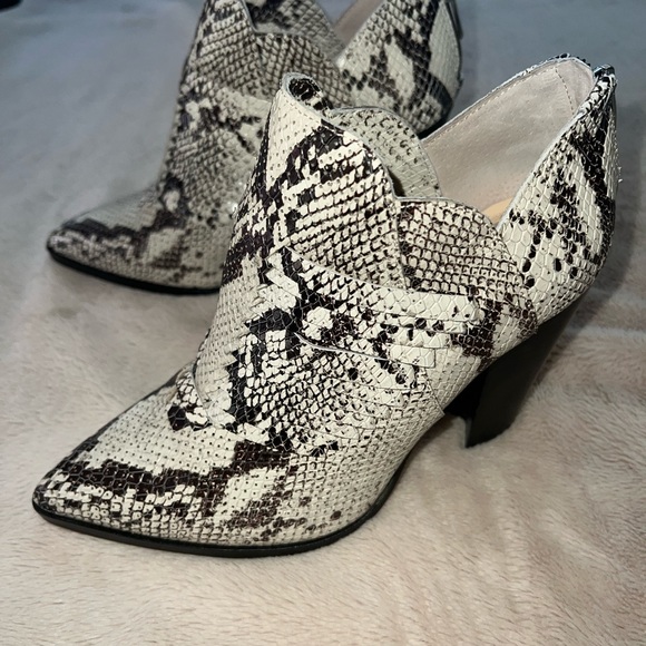 Vince Camuto Boots Size 8 Western - Picture 2 of 11